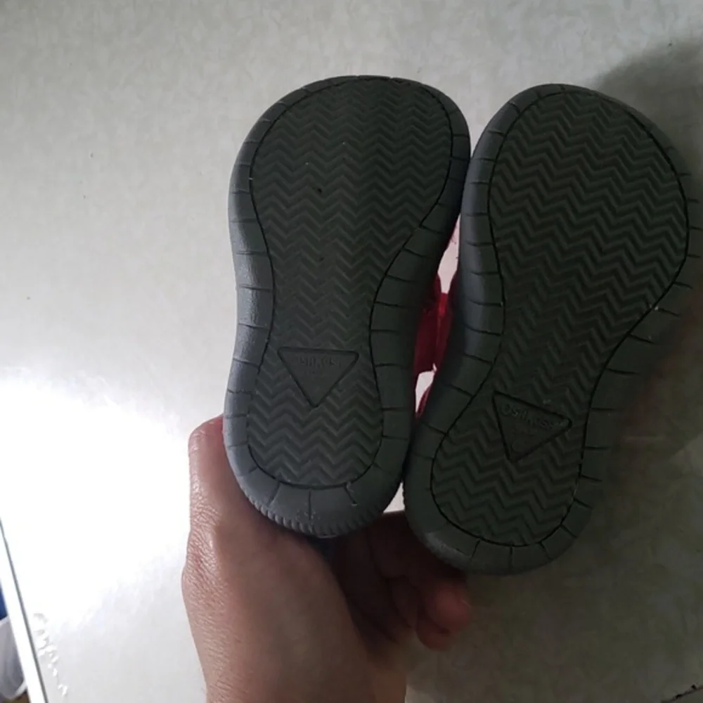 Osh Kosh punk and‎ Blue Water Shoes Size 5